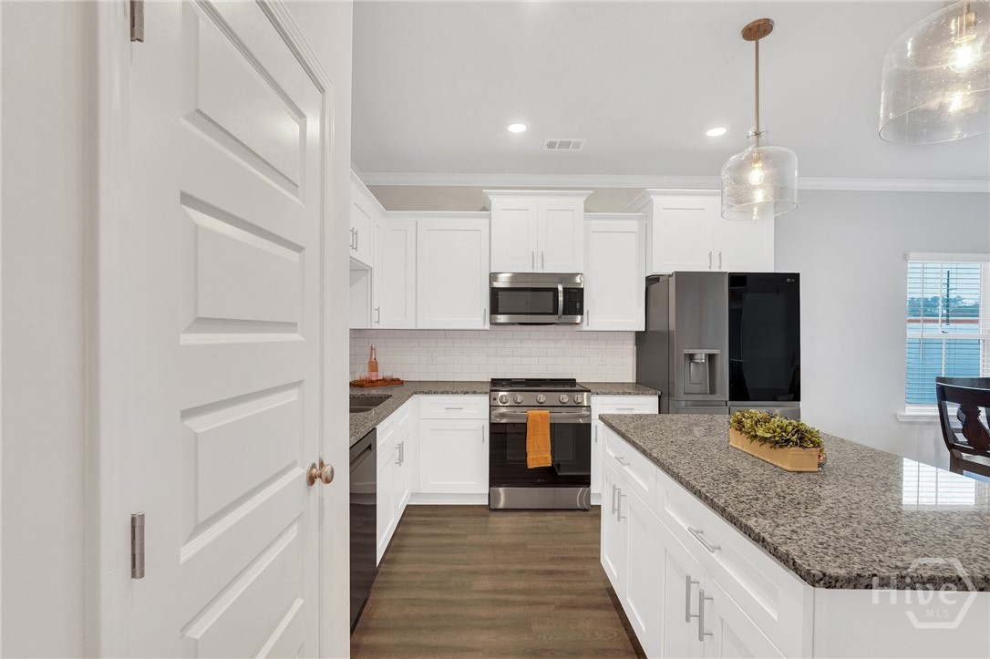 39 Stafford Loop Richmond Hill, GA 31324 - Photo 3 of 20