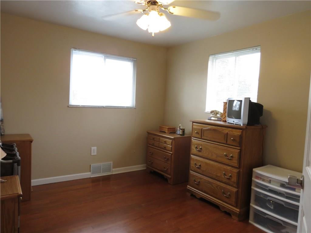 33 Highbury Road Cheswick, PA 15024 - Photo 9 of 17 The second bedroom is truly bathed in light with the generous windows!
