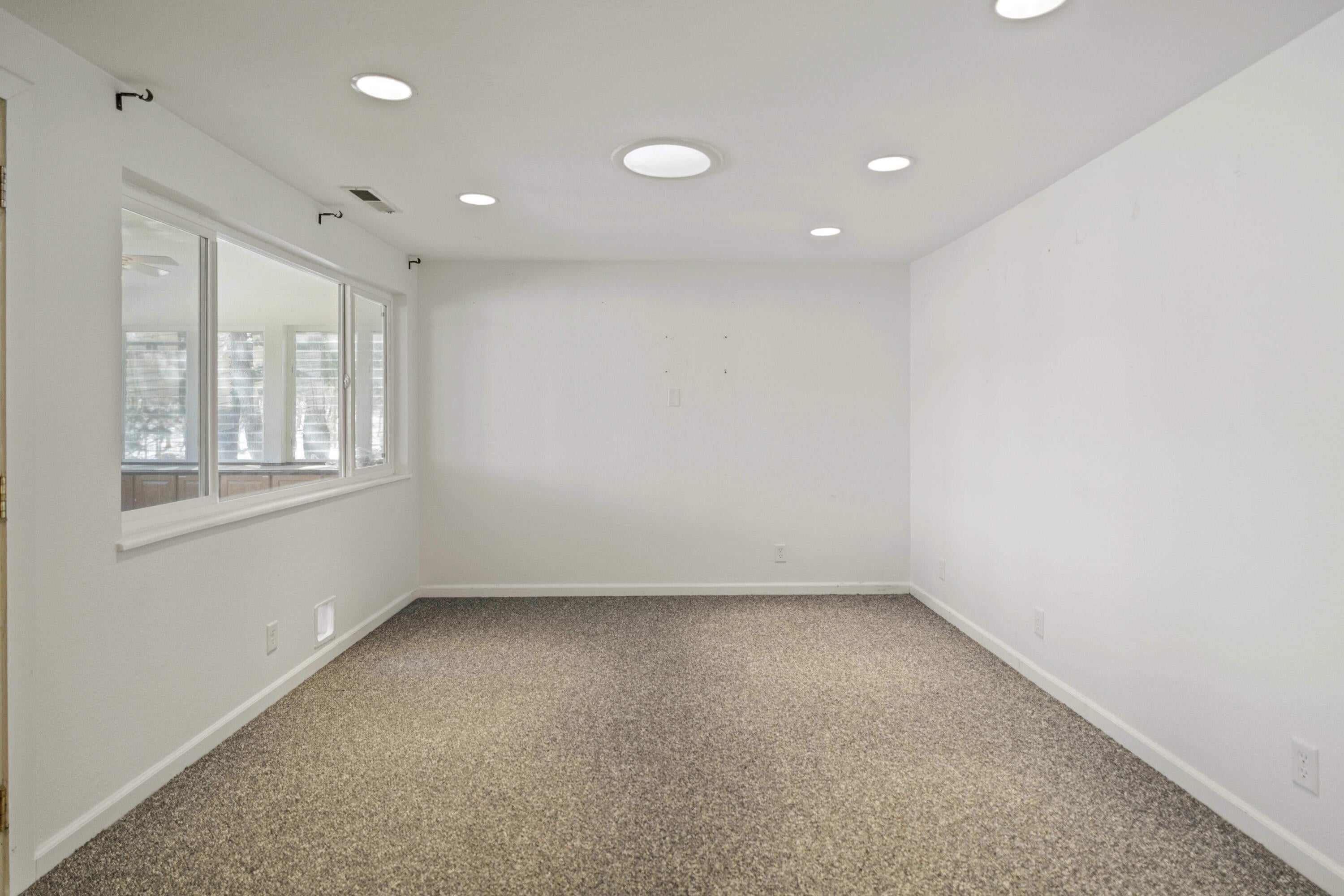 4264 Beagle Road White City, OR 97503 - Photo 11 of 41 Image 11