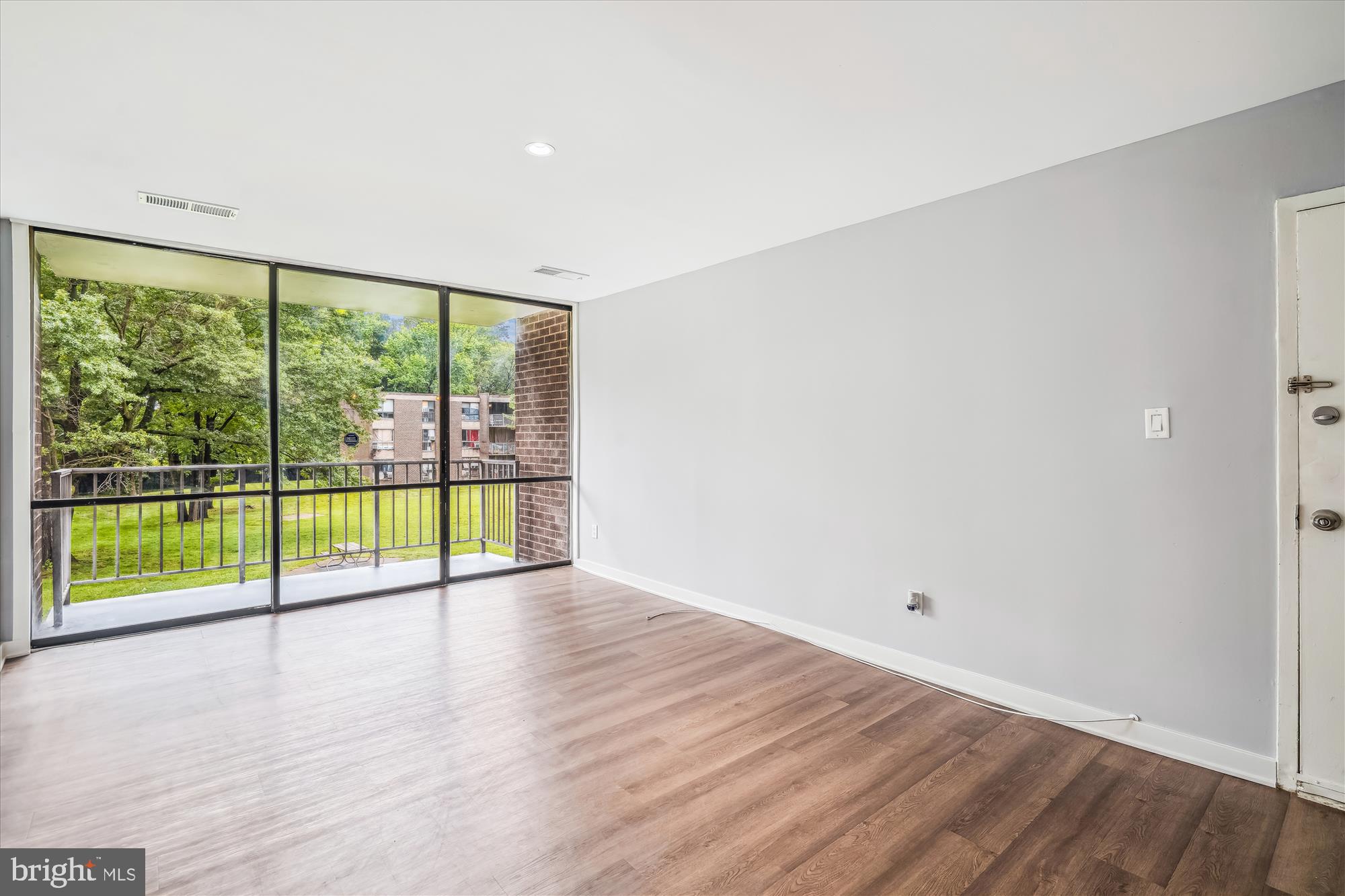 7985 Riggs Road, Unit 5 Hyattsville, MD 20783 - Photo 23 of 30 Living Room