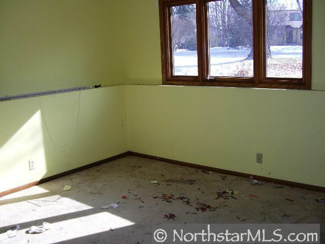 8825 River Ridge Road Bloomington, MN 55425 - Photo 5 of 8