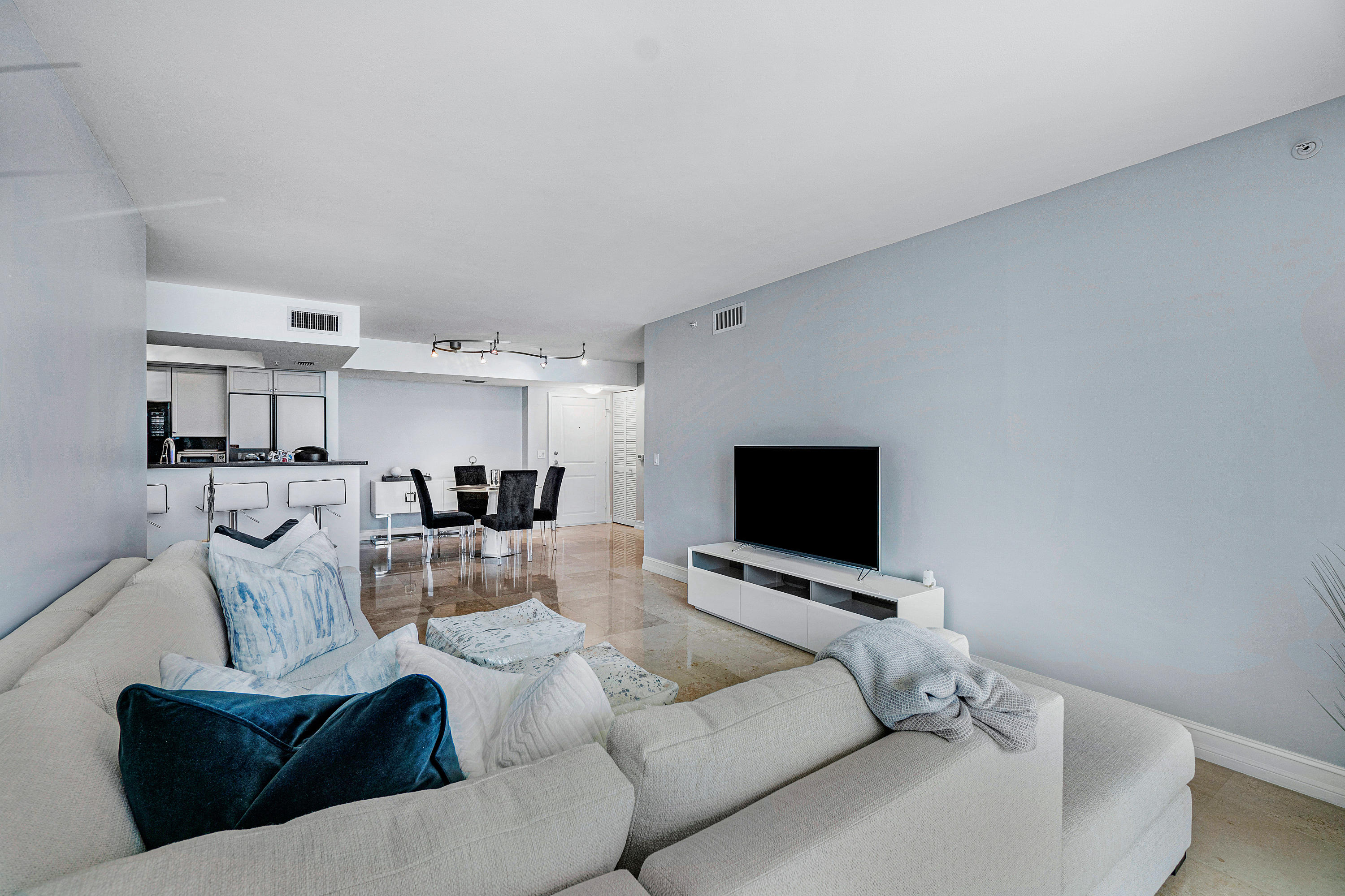99 Southeast Mizner Boulevard, Unit 721 Boca Raton, FL 33432 - Photo 11 of 26 012-99SEMiznerBlvd-BocaRaton-FL-full