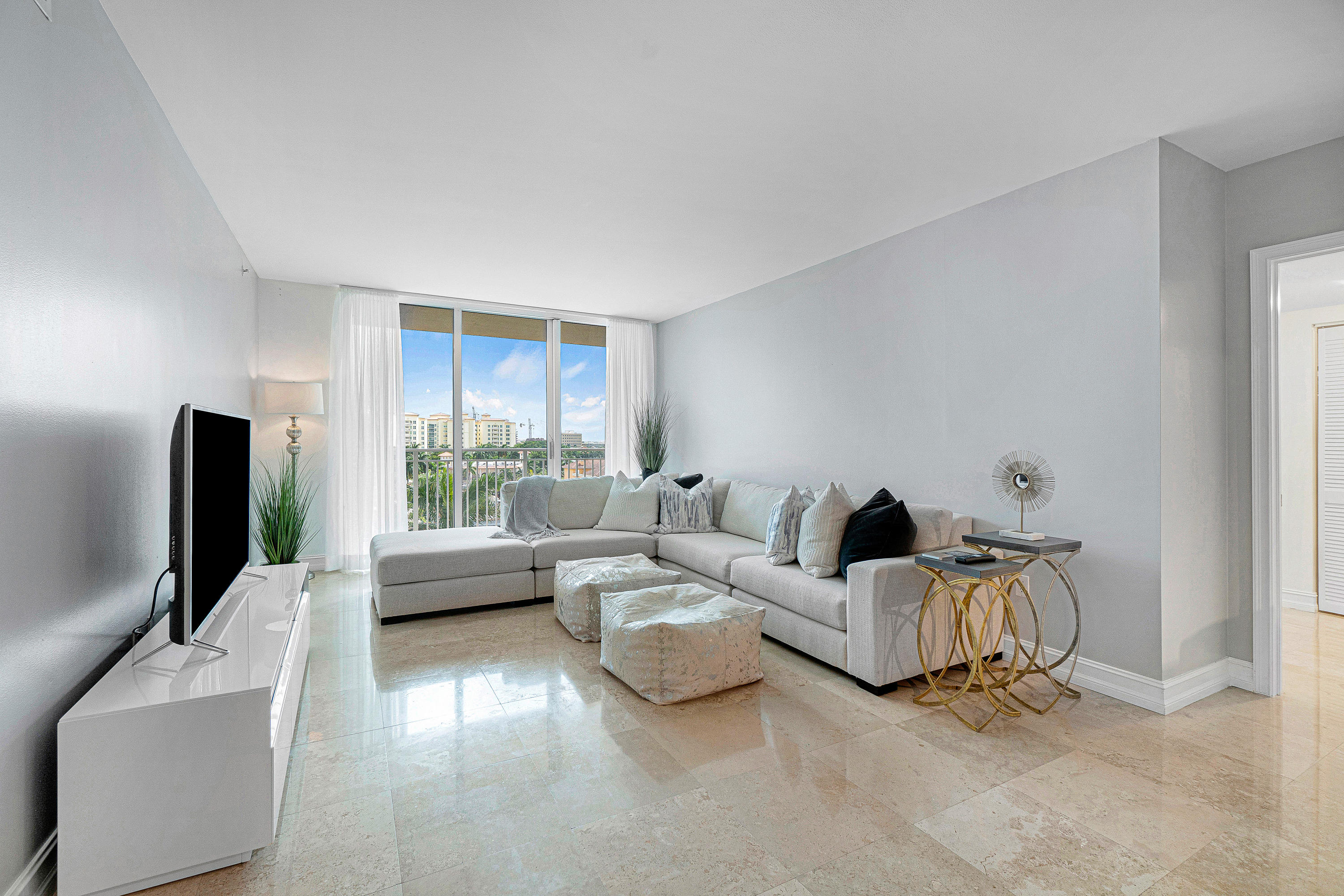 99 Southeast Mizner Boulevard, Unit 721 Boca Raton, FL 33432 - Photo 8 of 26 009-99SEMiznerBlvd-BocaRaton-FL-full