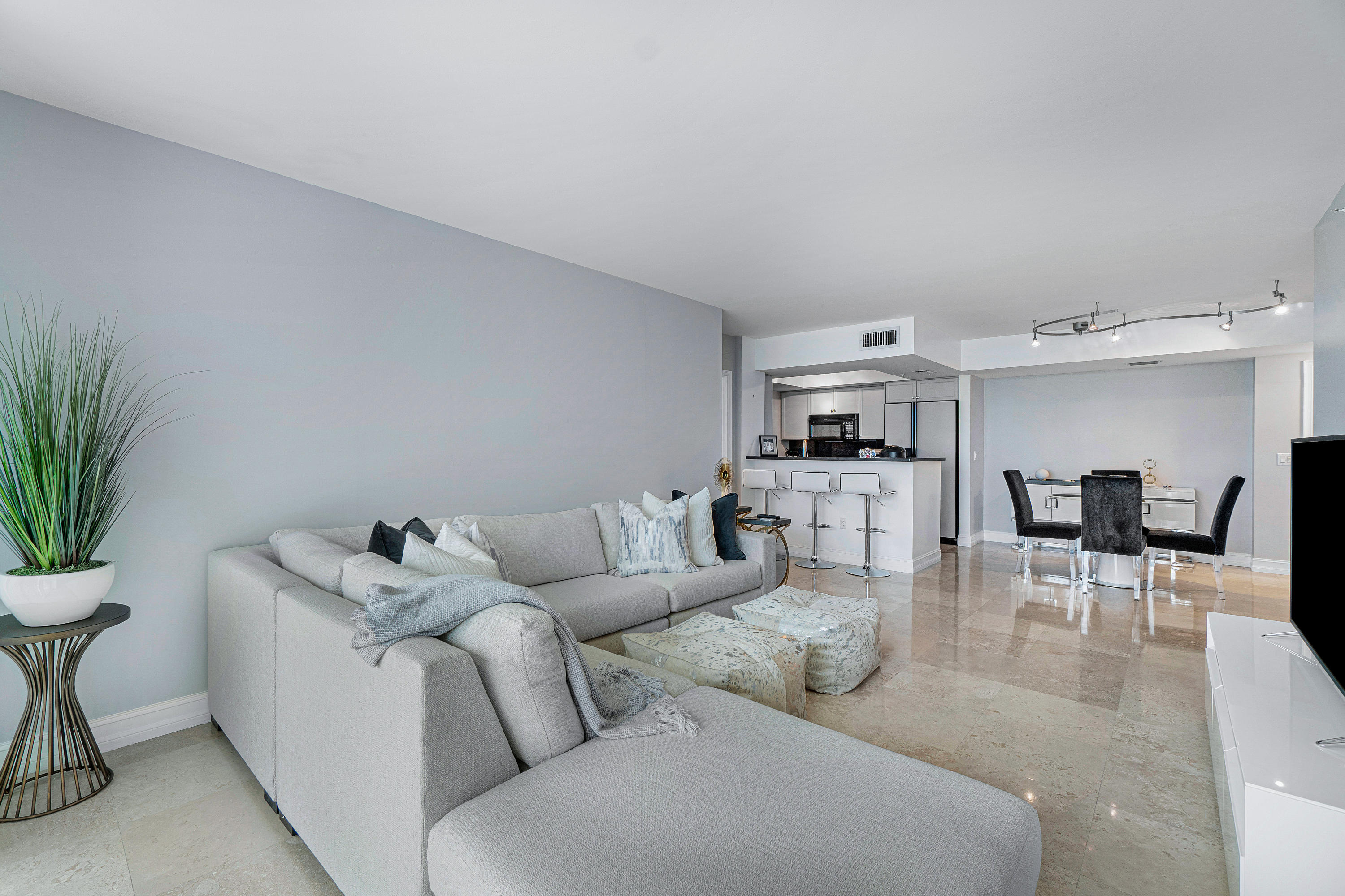 99 Southeast Mizner Boulevard, Unit 721 Boca Raton, FL 33432 - Photo 10 of 26 011-99SEMiznerBlvd-BocaRaton-FL-full