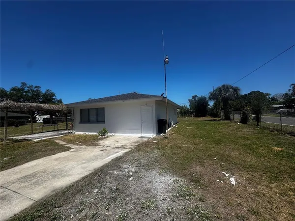 $2,550 | 121 33rd Avenue East, Bradenton, FL 34208