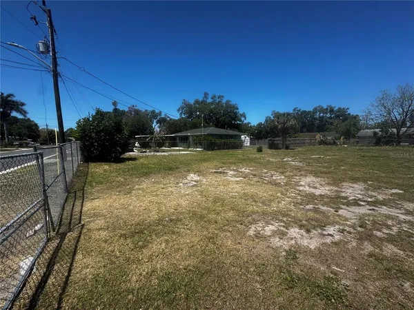 $2,550 | 121 33rd Avenue East, Bradenton, FL 34208