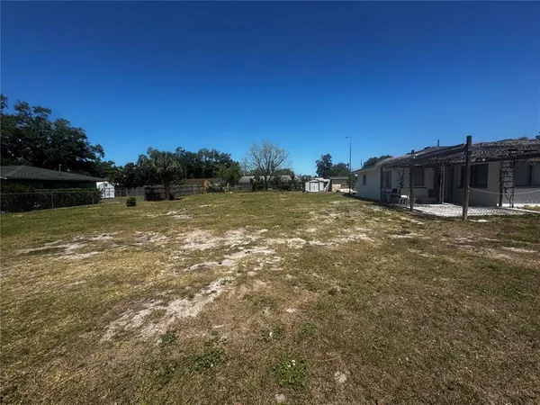 $2,550 | 121 33rd Avenue East, Bradenton, FL 34208
