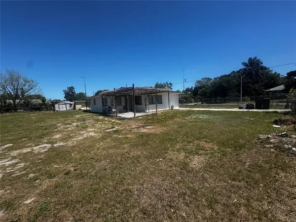 $2,550 | 121 33rd Avenue East, Bradenton, FL 34208