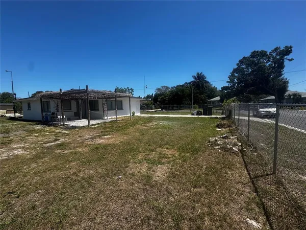 $2,550 | 121 33rd Avenue East, Bradenton, FL 34208