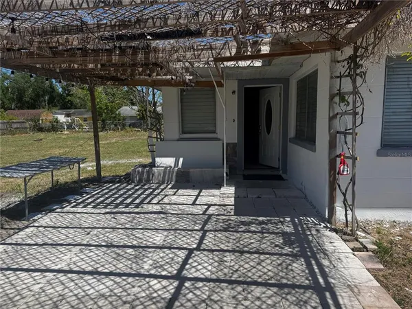 $2,550 | 121 33rd Avenue East, Bradenton, FL 34208