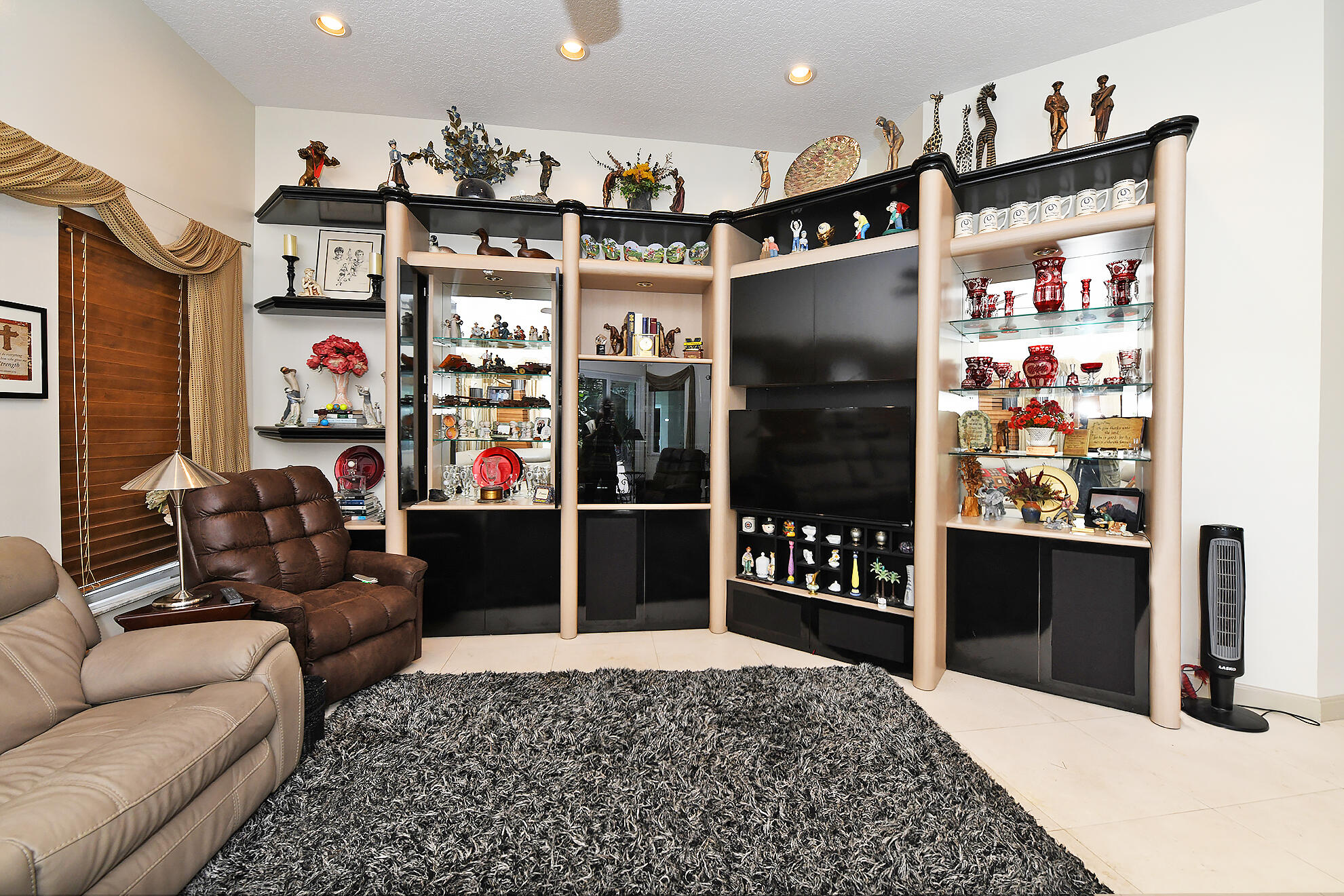 7876 Mandarin Drive Boca Raton, FL 33433 - Photo 14 of 39 Built-in Wall Unit