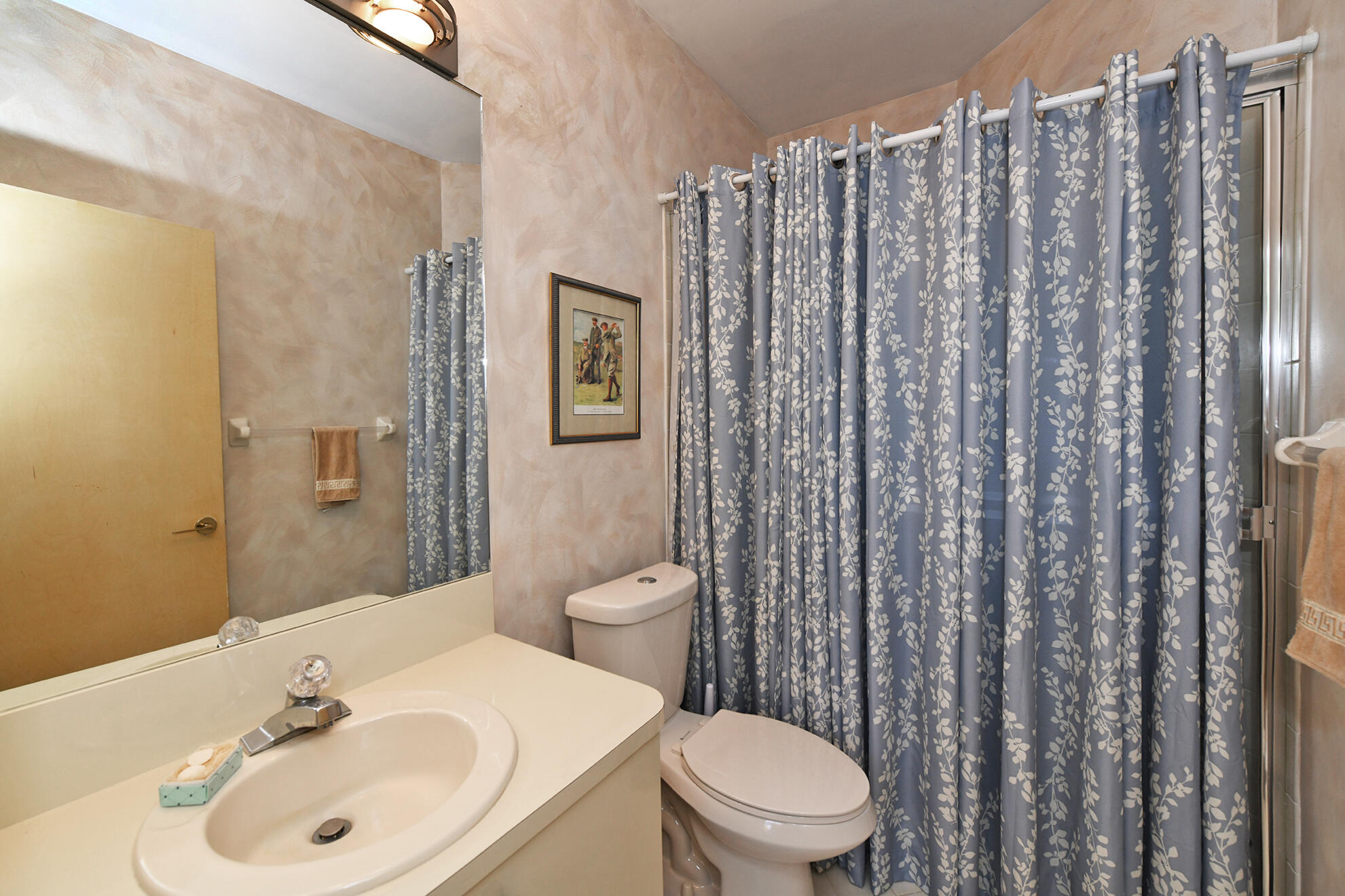 7876 Mandarin Drive Boca Raton, FL 33433 - Photo 26 of 39 Guest Bath