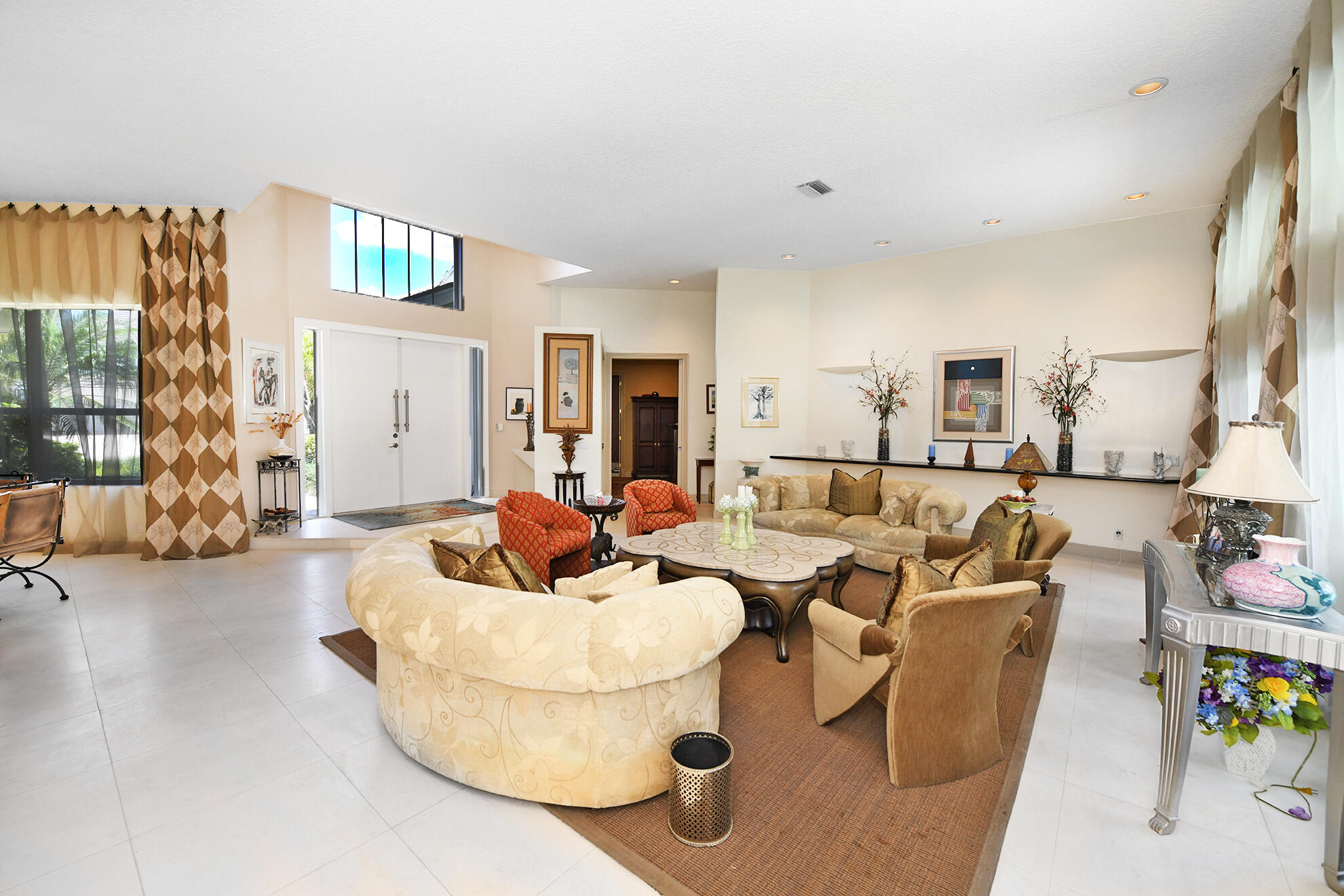 7876 Mandarin Drive Boca Raton, FL 33433 - Photo 7 of 39 Volume Ceilings