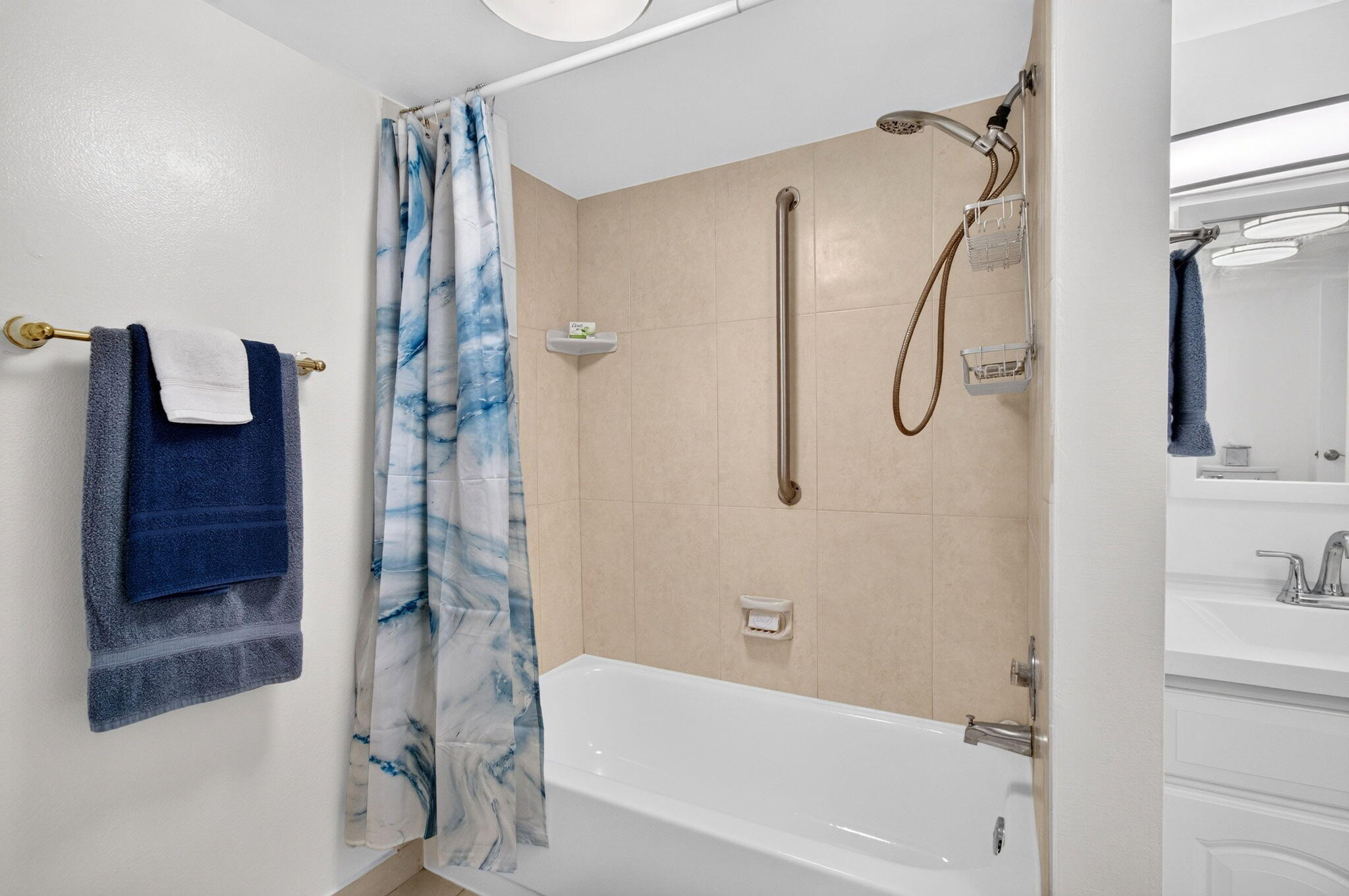 550 Southwest 2nd Avenue, Unit 125 Boca Raton, FL 33432 - Photo 39 of 51 Shower-Tub