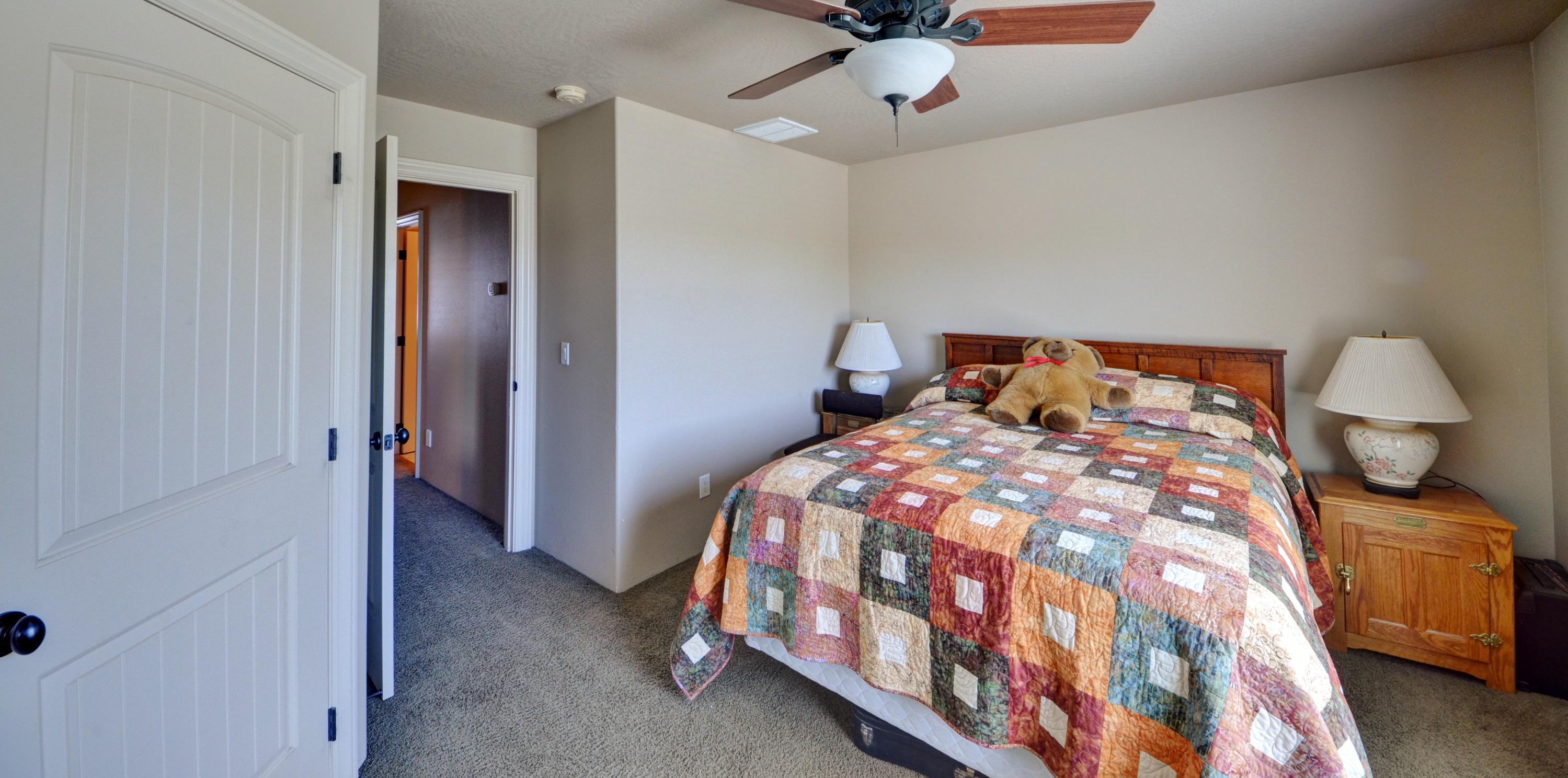 920 Buck Point Street Central Point, OR 97502 - Photo 31 of 40 033