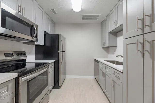 $1,200 | 2350 Bering Drive, Unit G104, Houston, TX 77057
