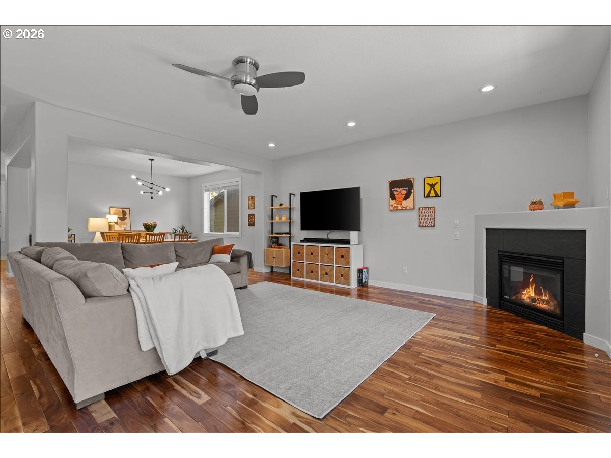 12996 Southwest Hazelcrest Way Portland, OR 97224 - Photo 14 of 48