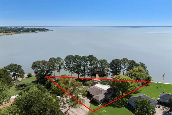 $599,000 | 521 Nob Hill Lane, Seven Points, TX 75143