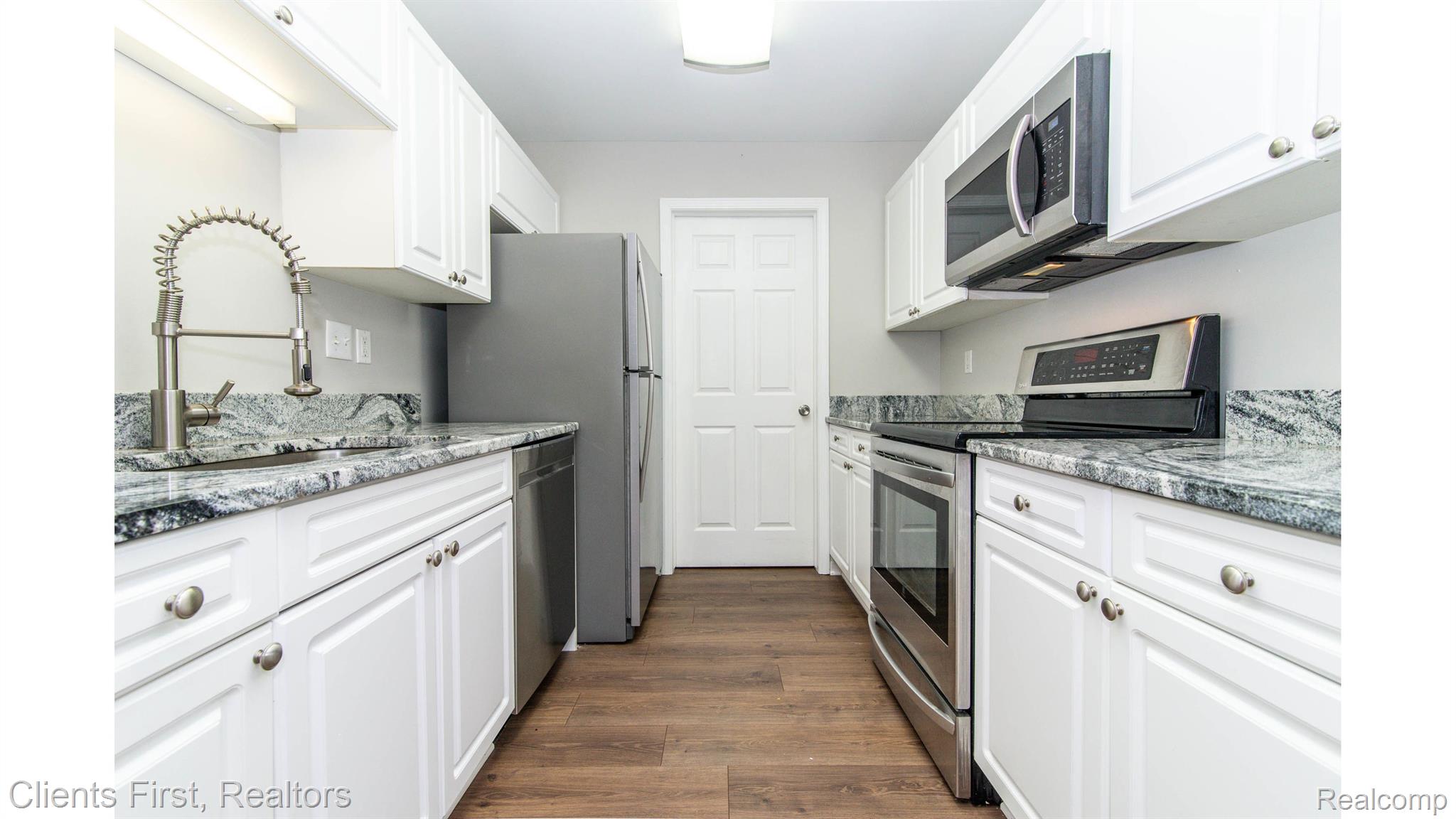 3492 Oakmonte Boulevard Rochester, MI 48306 - Photo 4 of 16 Gallery Image 4