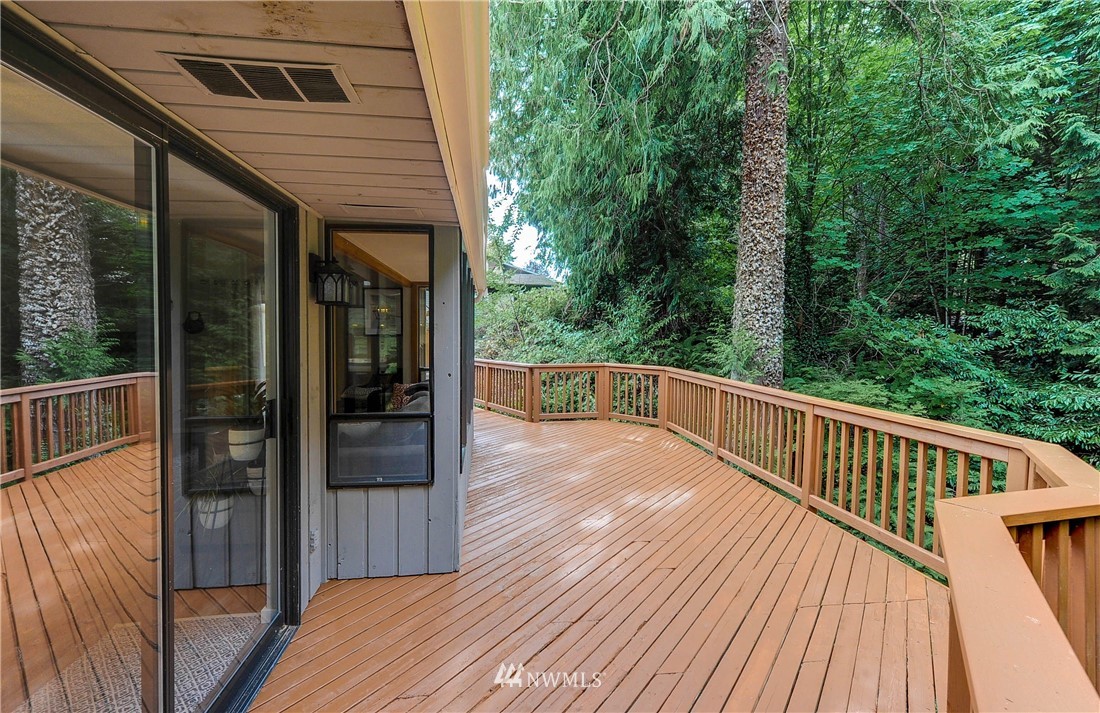 17124 Gravenstein Road Bothell, WA 98012 - Photo 3 of 24