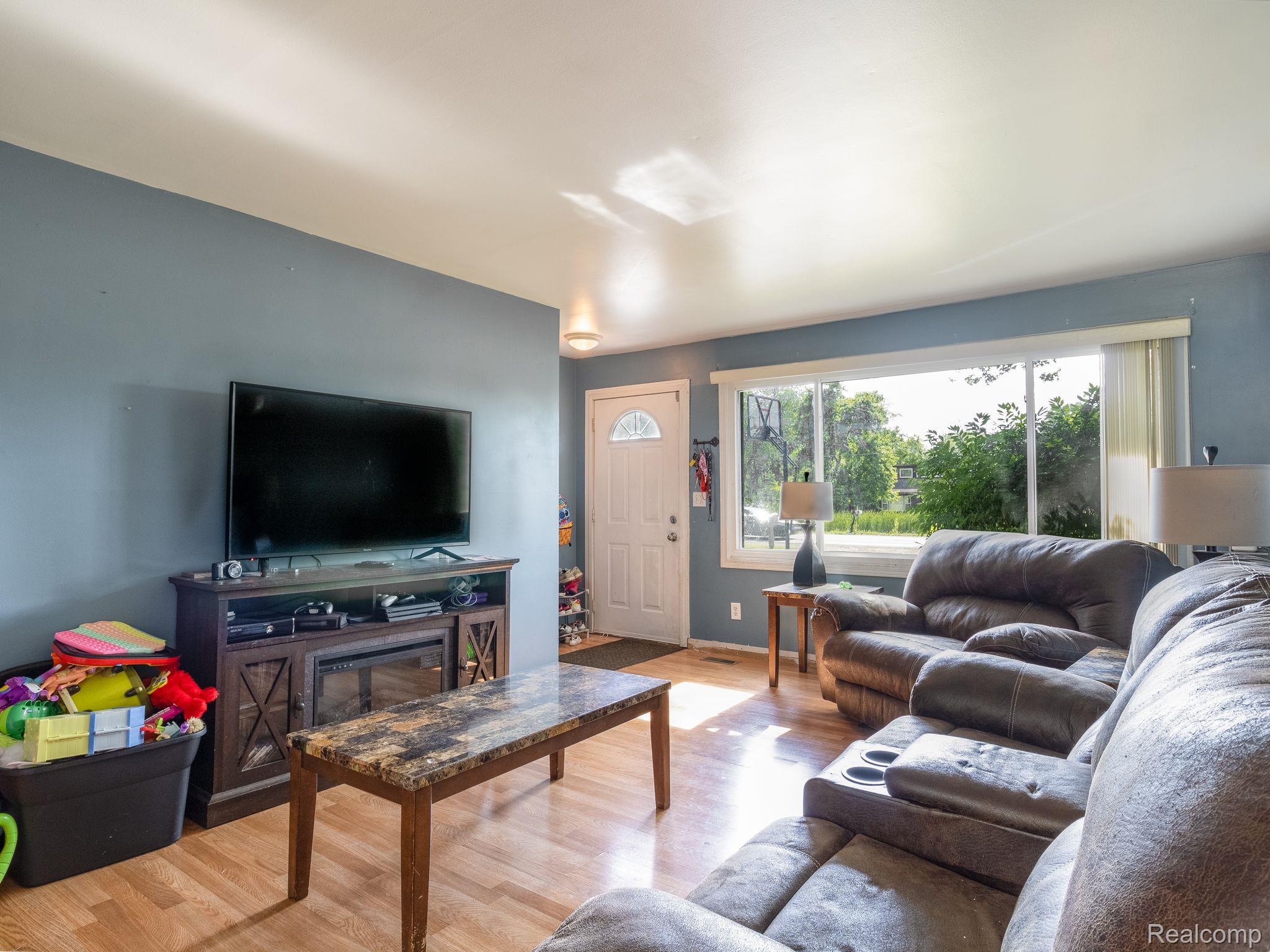 5488 North Linden Road Flint, MI 48504 - Photo 7 of 20 Gallery Image 7