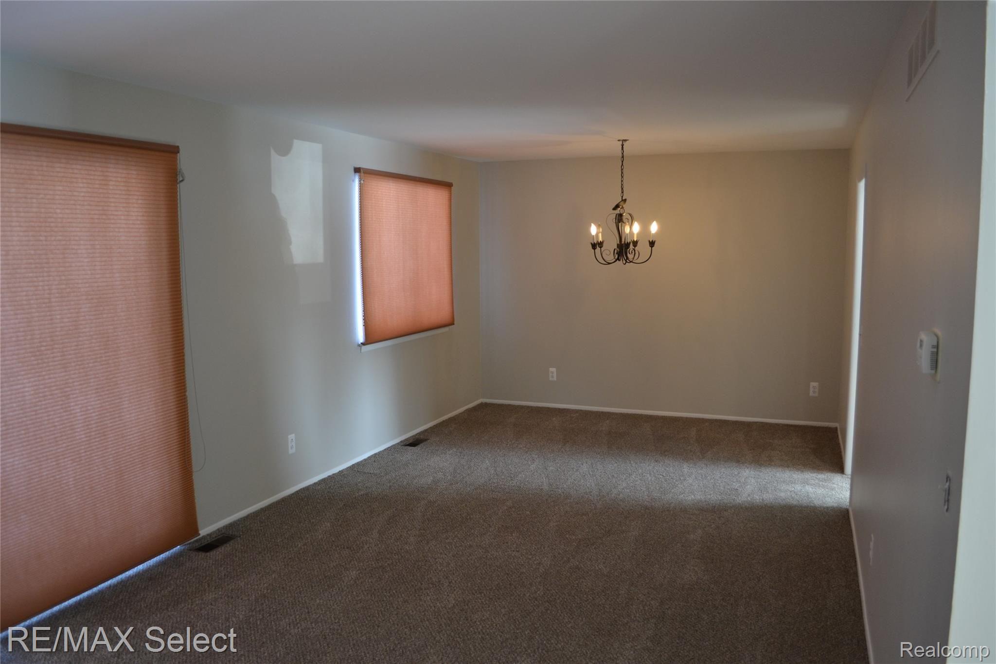 339 East River Road Flushing, MI 48433 - Photo 7 of 17 DSC_0001.JPG