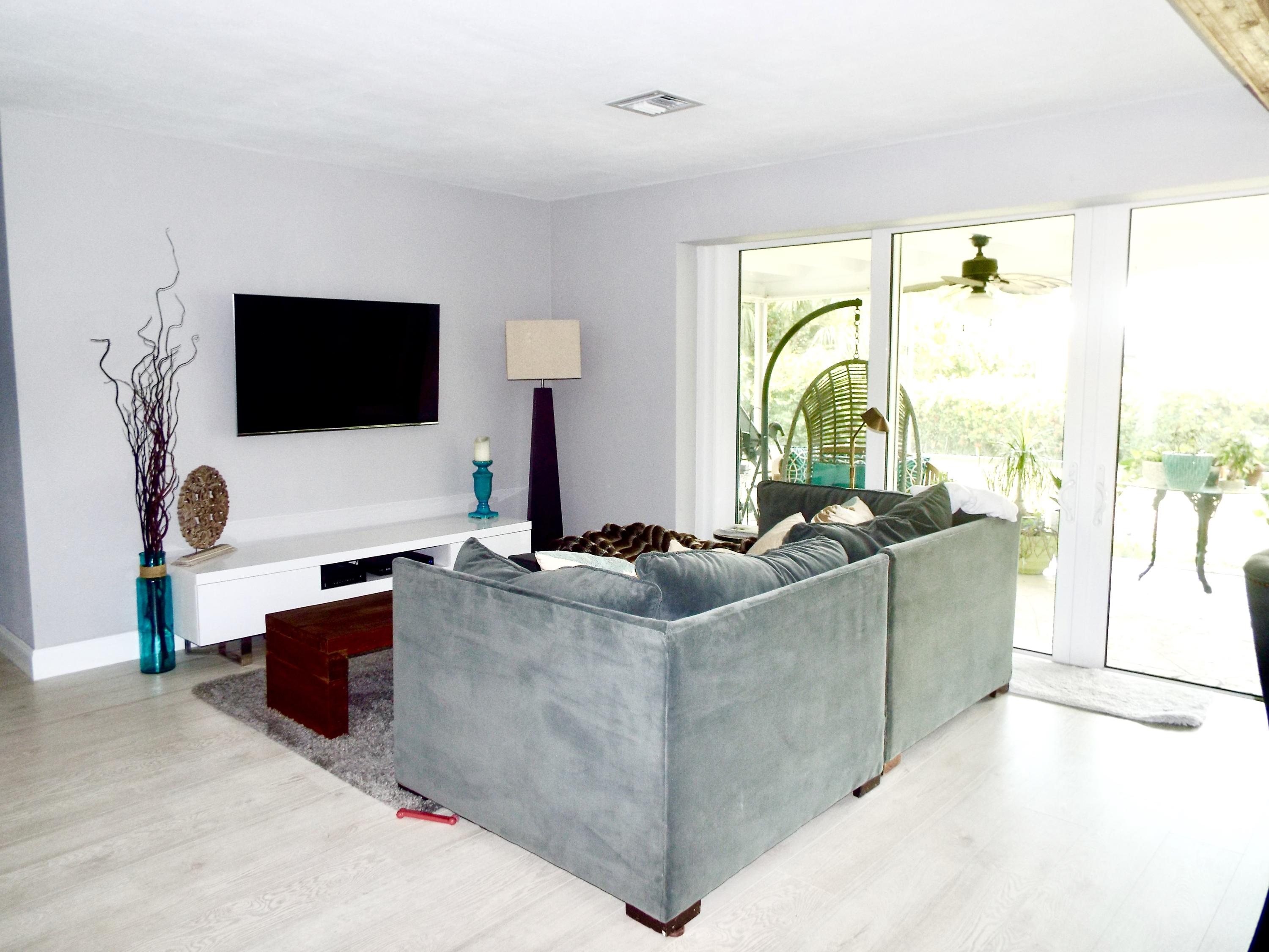 1054 Southwest 4th Street Boca Raton, FL 33486 - Photo 4 of 12 Living Room