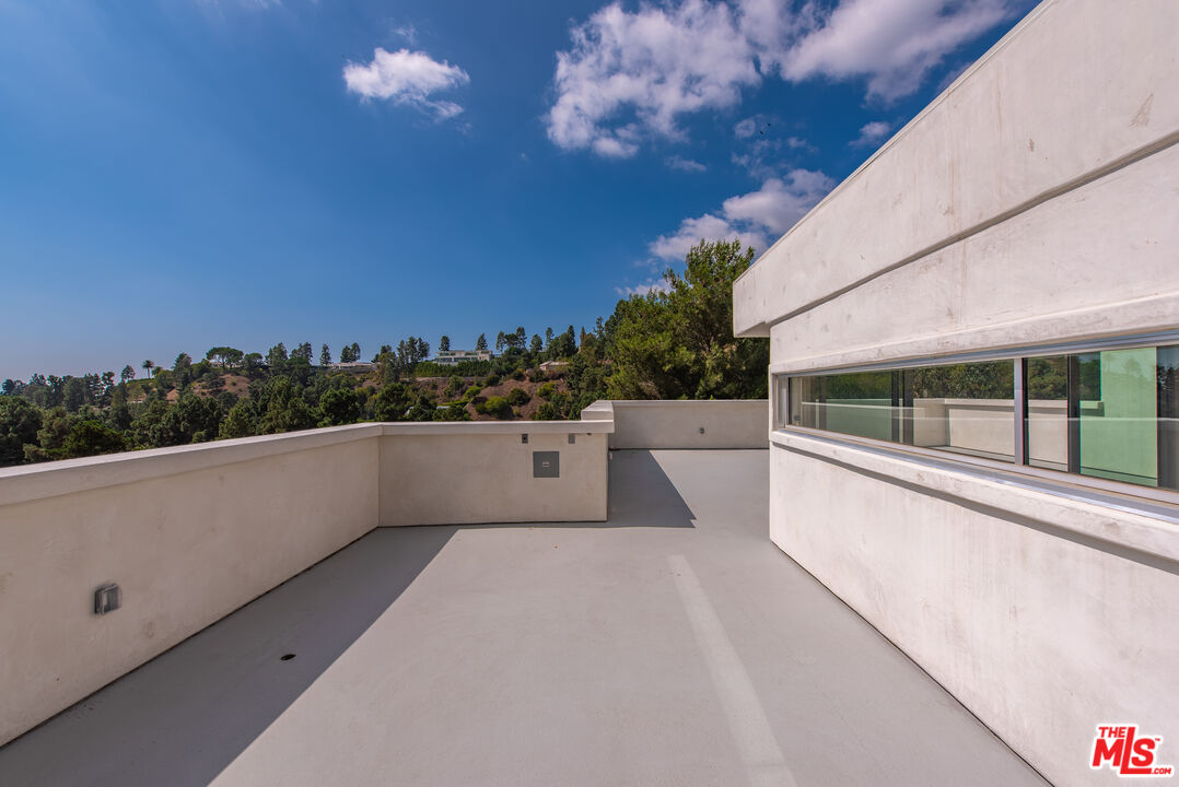 1591 Lindacrest Drive Beverly Hills, CA 90210 - Photo 11 of 17