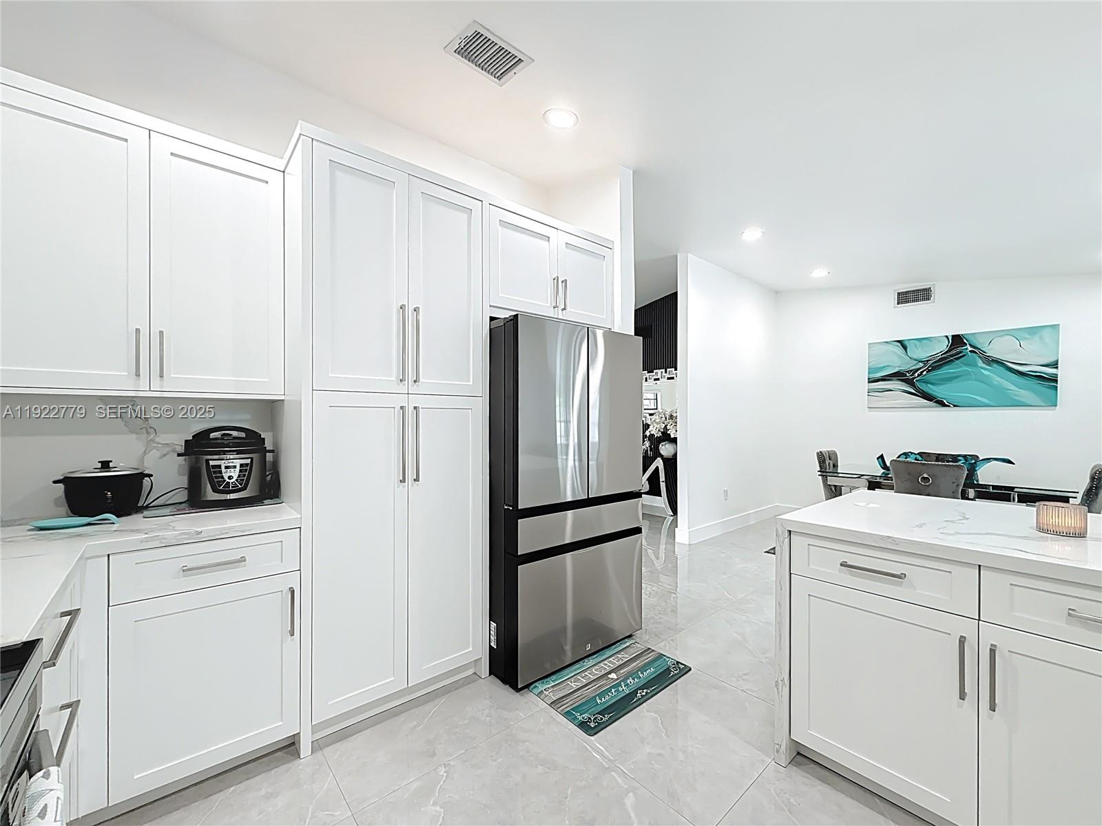 11196 Southwest 75th Terrace Miami, FL 33173 - Photo 12 of 28