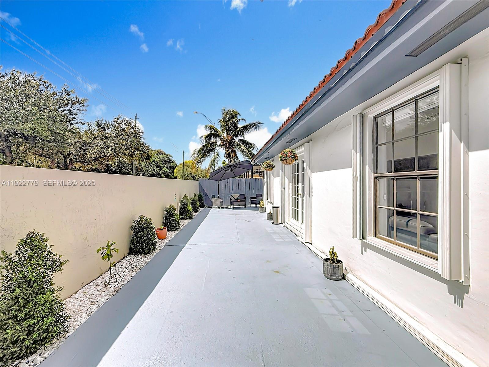 11196 Southwest 75th Terrace Miami, FL 33173 - Photo 24 of 28