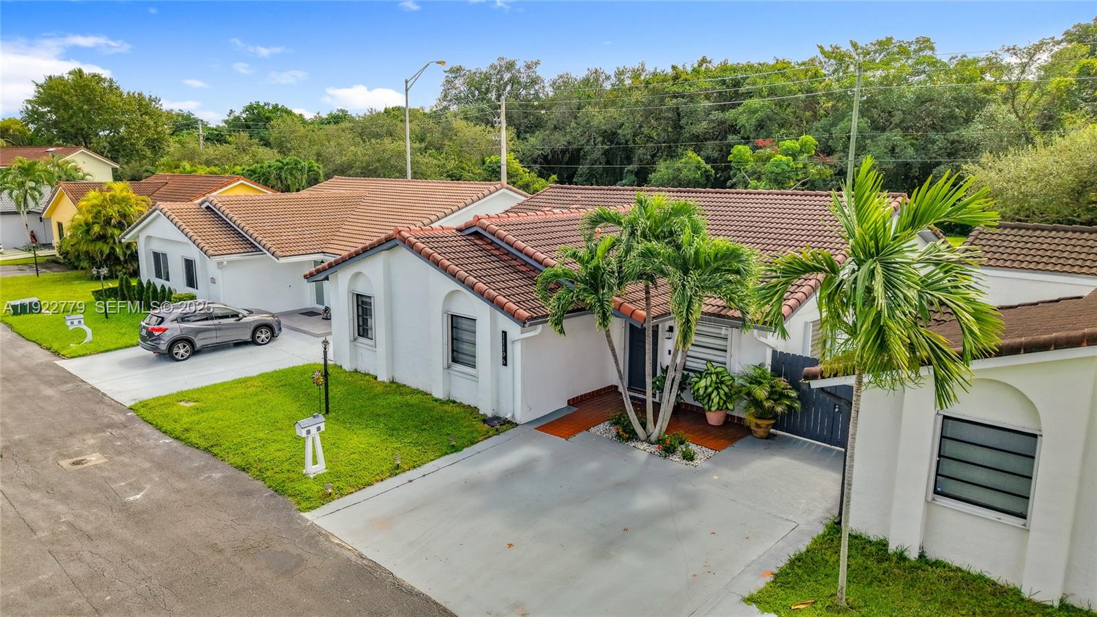 11196 Southwest 75th Terrace Miami, FL 33173 - Photo 3 of 28