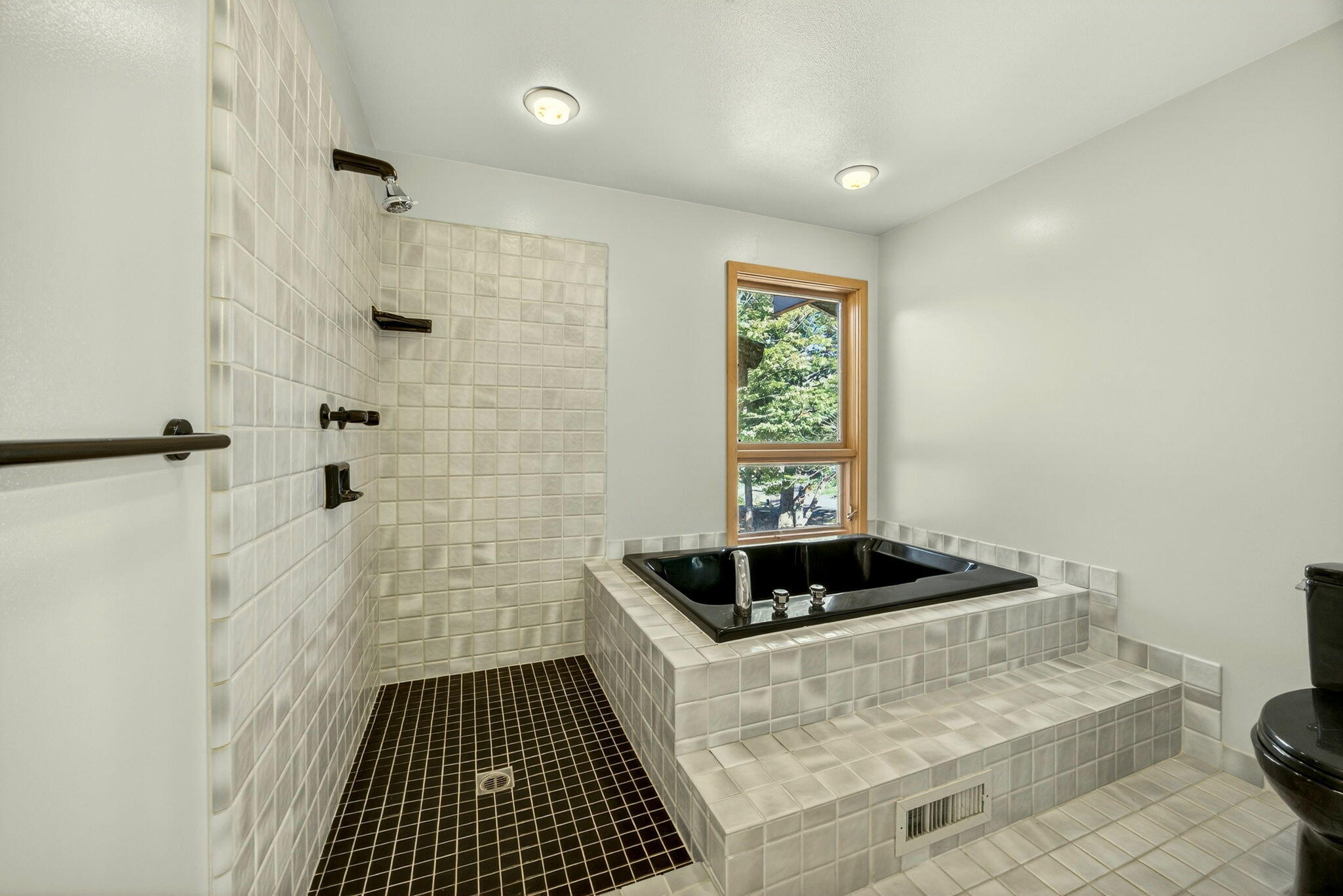6023 Hillcrest Road Medford, OR 97504 - Photo 37 of 74 UPSTAIRS 5