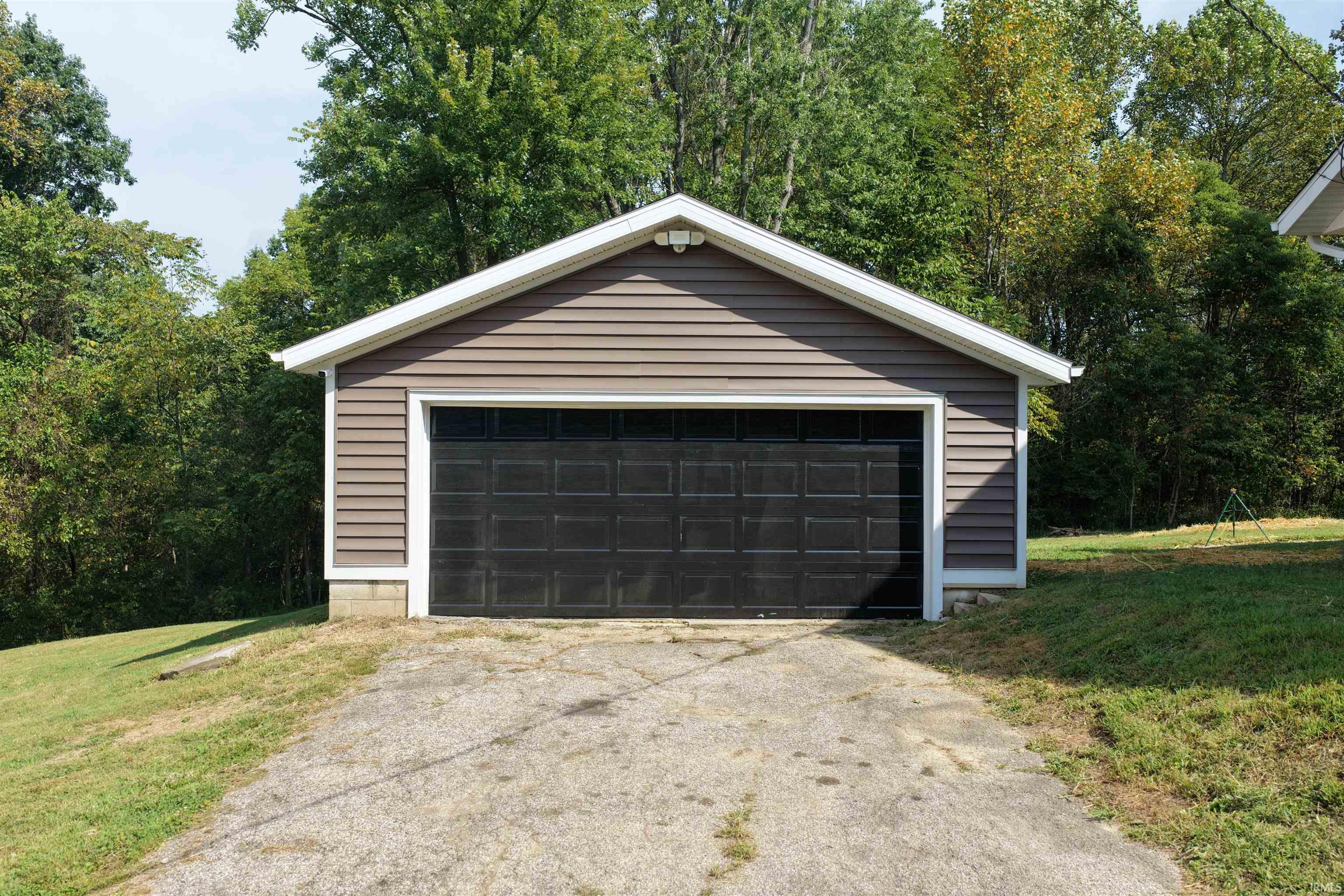1447 East Oolitic Road Bedford, IN 47421 - Photo 6 of 36 Gallery Image 6