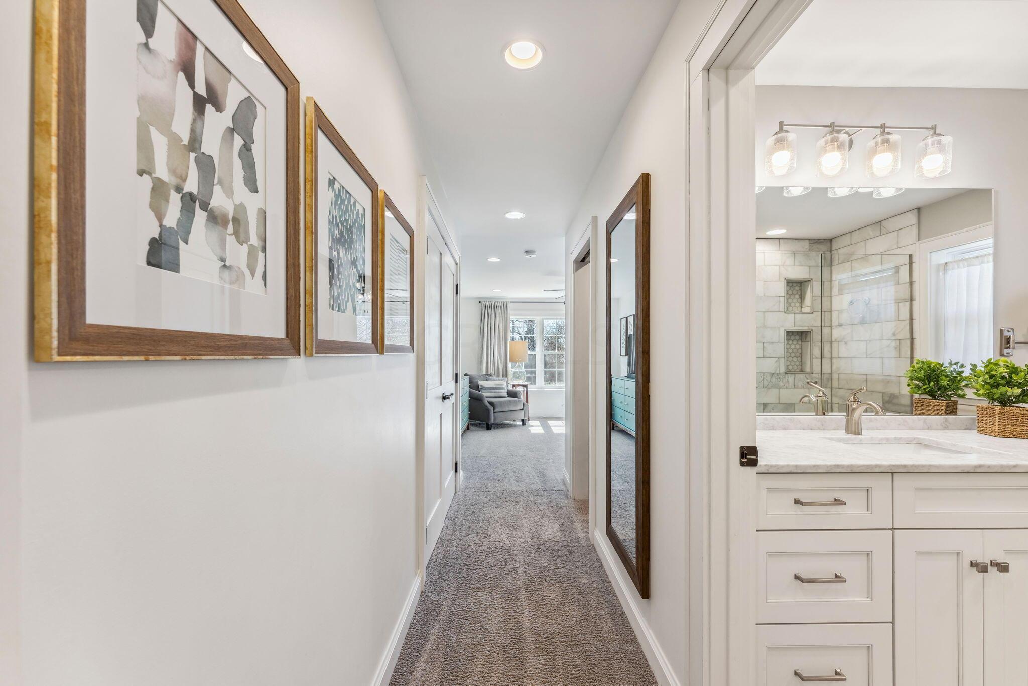 2465 Middlesex Road Upper Arlington, OH 43220 - Photo 41 of 109 Owners Suite Hallway