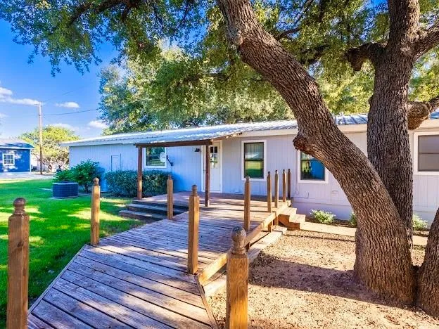 a view of a house with a yard