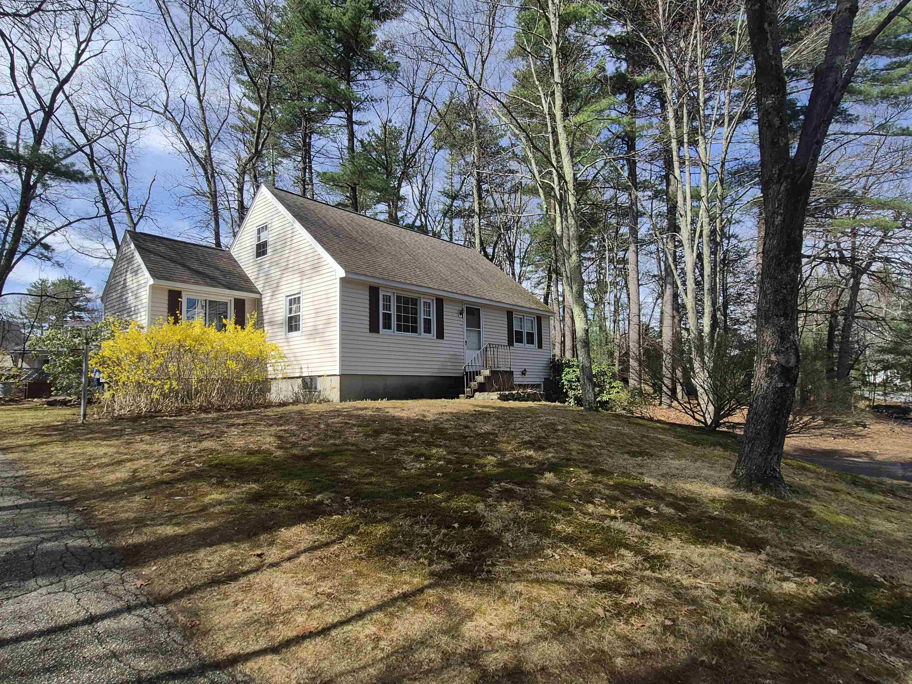 9 Moe Street Nashua, NH 03062 - Photo 36 of 37
