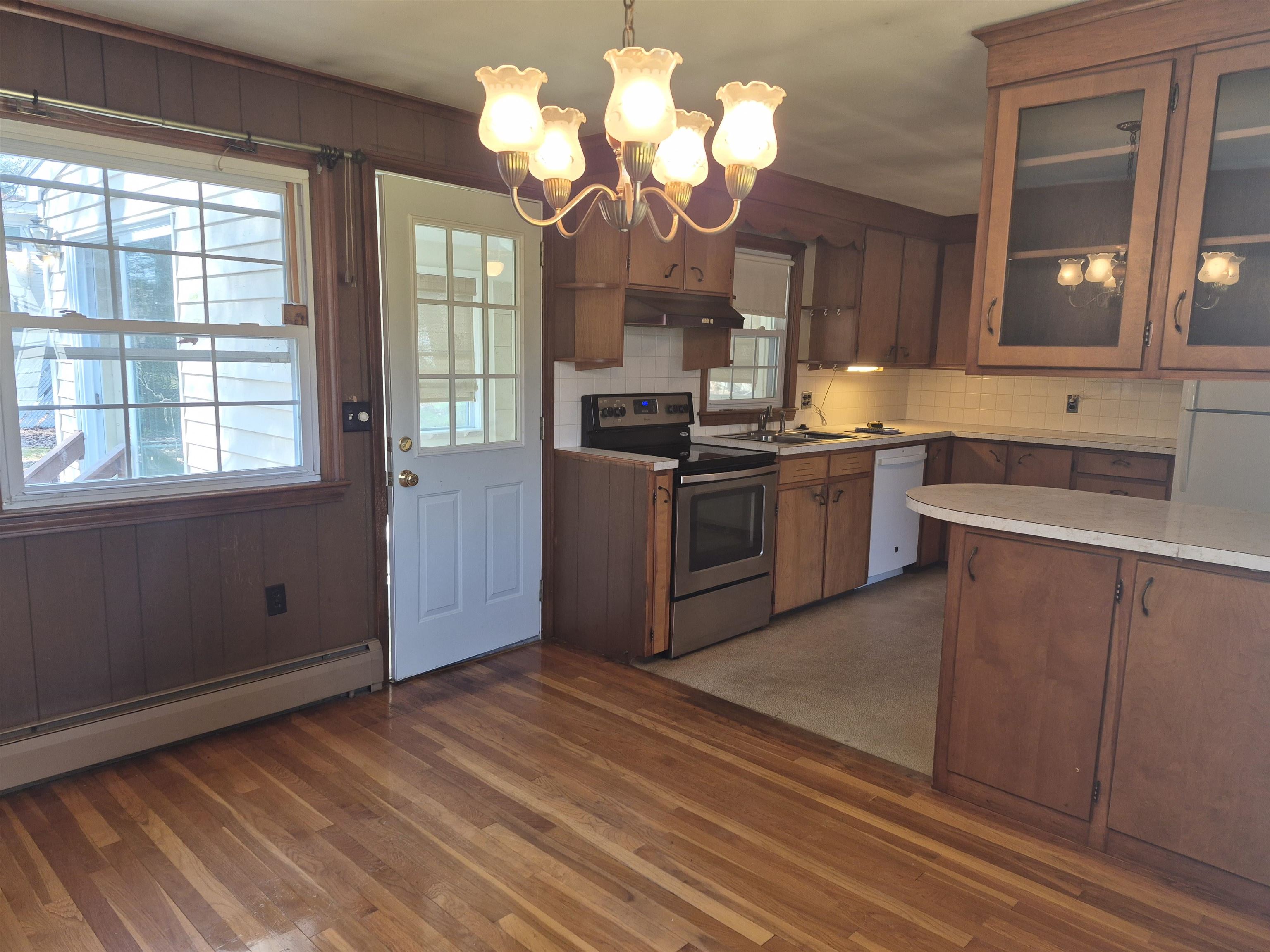 9 Moe Street Nashua, NH 03062 - Photo 7 of 37