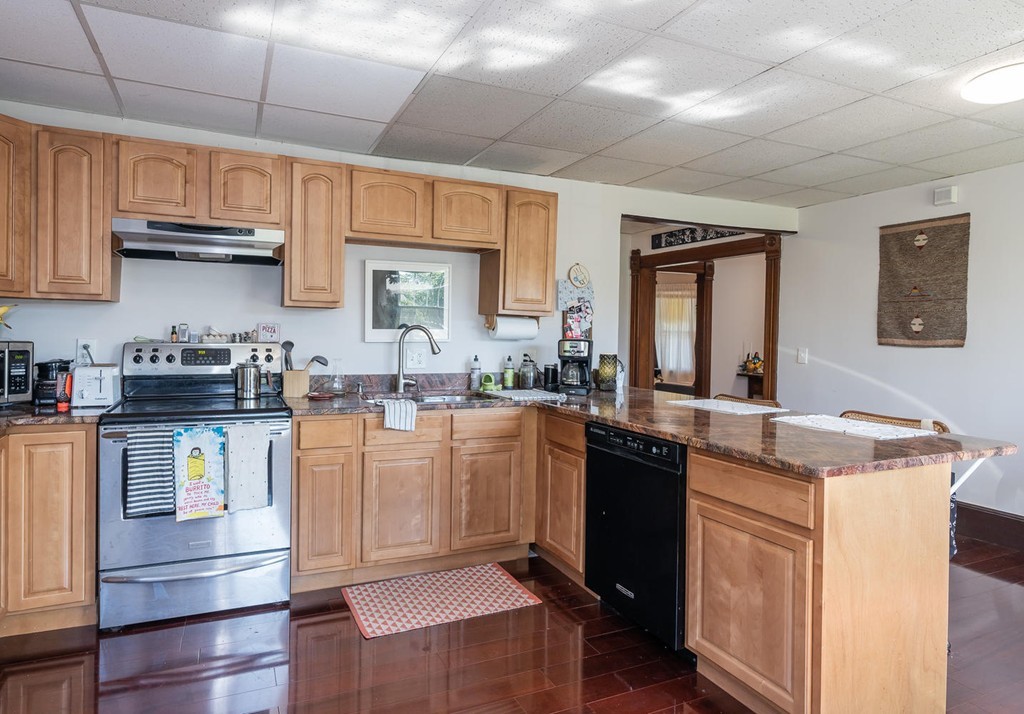 672 Chestnut Street Springfield, MA 01107 - Photo 26 of 42 Gallery Image 26