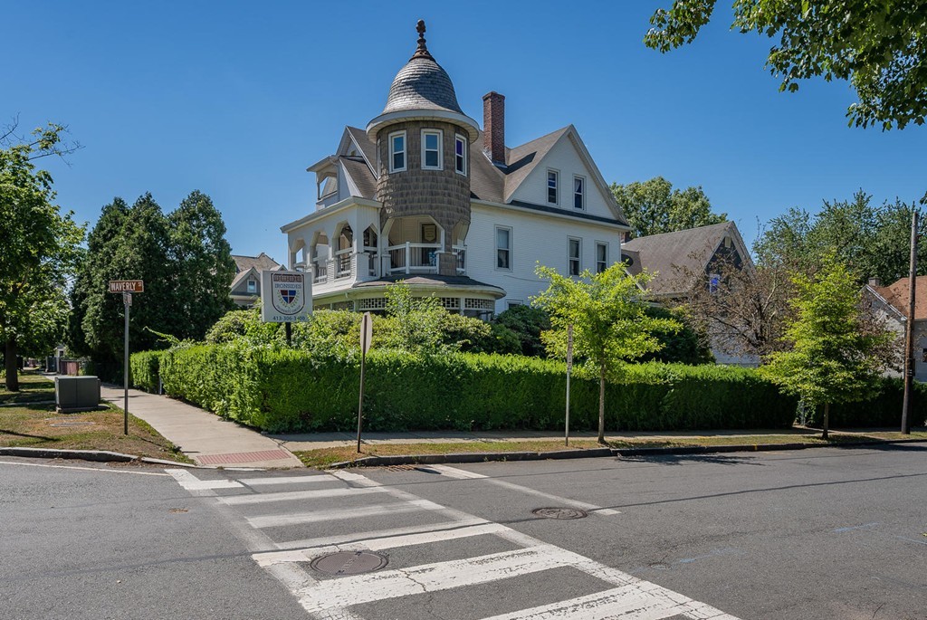672 Chestnut Street Springfield, MA 01107 - Photo 3 of 42 Gallery Image 3