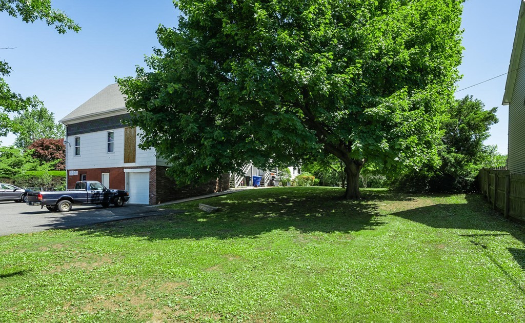 672 Chestnut Street Springfield, MA 01107 - Photo 4 of 42 Gallery Image 4