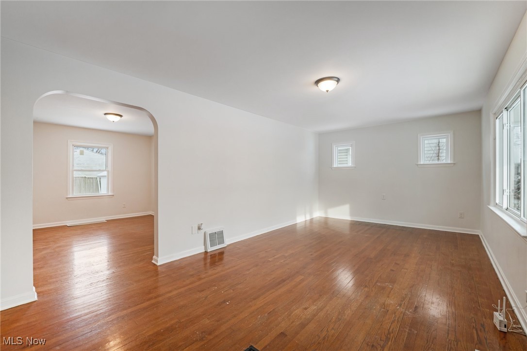 1064 Avon Street Akron, OH 44310 - Photo 3 of 29 Gallery Image 3