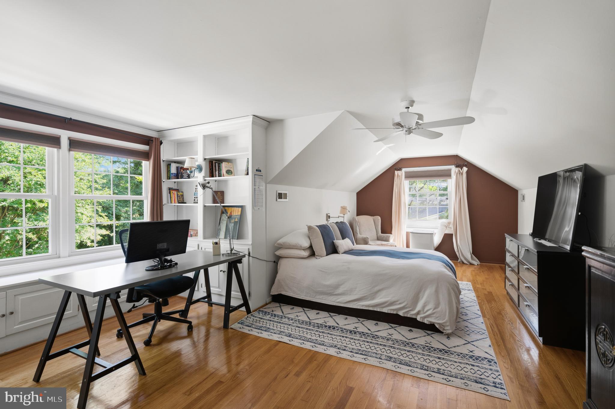 8611 Cyrus Place Alexandria, VA 22308 - Photo 25 of 49 Upper level loft