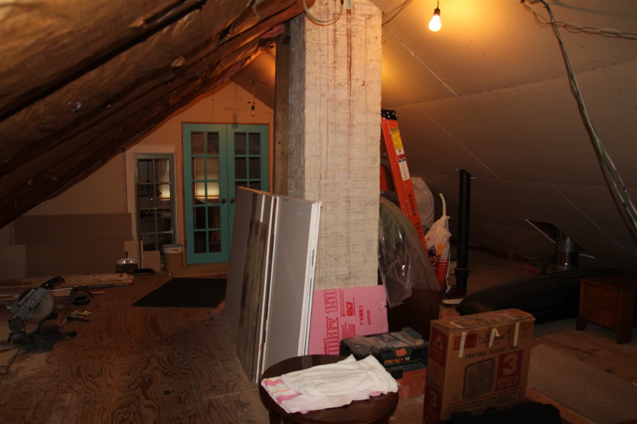 429 Dawson Avenue Rockford, IL 61107 - Photo 15 of 25 a bathroom with a sink and a mirror