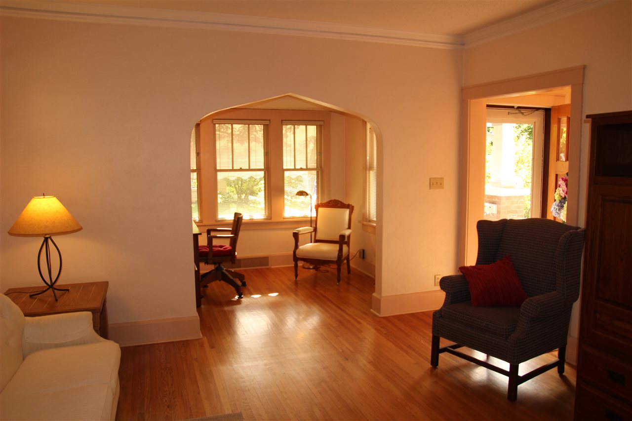 429 Dawson Avenue Rockford, IL 61107 - Photo 5 of 25 a living room with furniture and a window