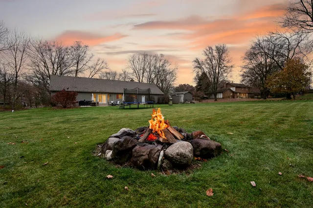 $499,000 | 3727 Cherokee Drive, Johnsburg, IL 60051