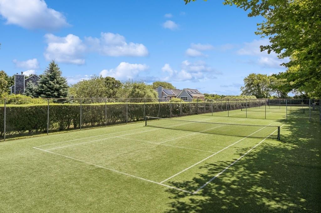 236 Edgemere Street, Unit 427 Montauk, NY 11954 - Photo 21 of 42 View of tennis court