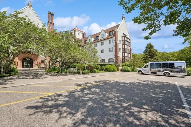 $485,000 | 236 Edgemere Street, Unit 427, Montauk, NY 11954