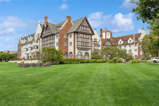 $485,000 | 236 Edgemere Street, Unit 427, Montauk, NY 11954