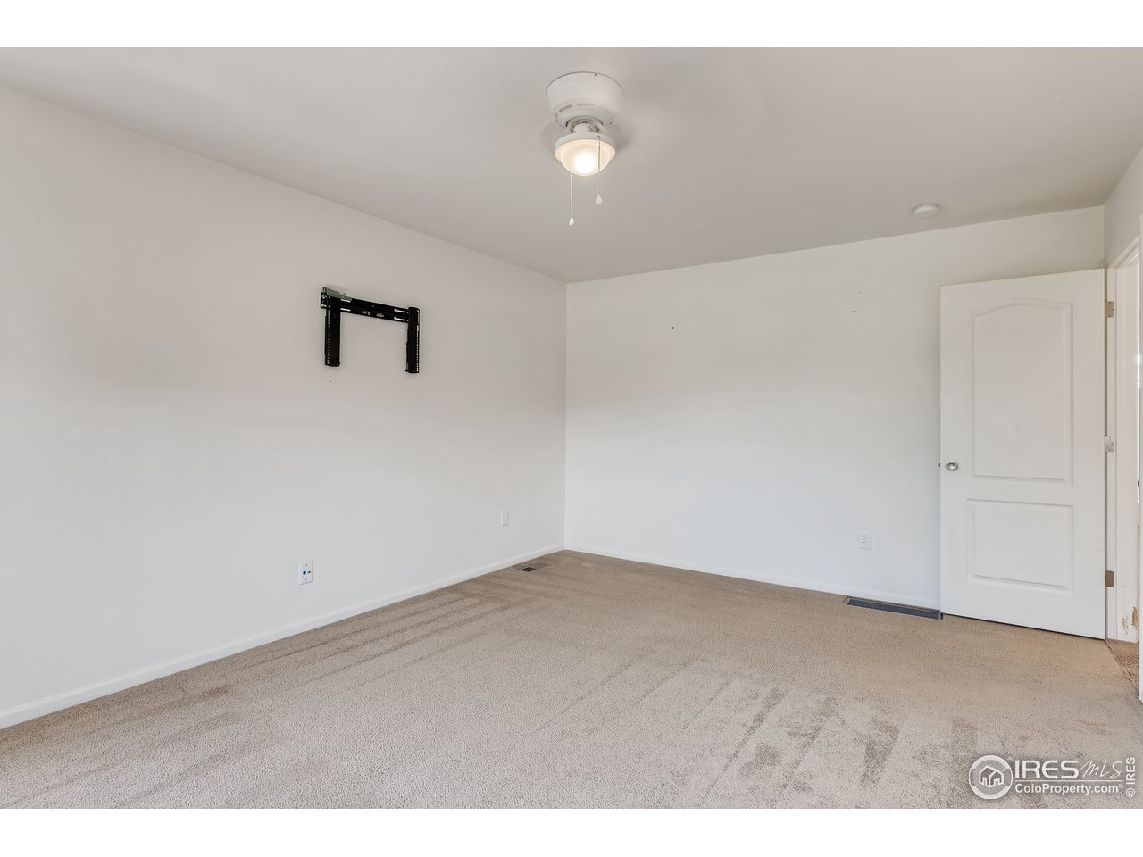 2175 Coach House Loop Castle Rock, CO 80109 - Photo 14 of 33 a view of an empty room