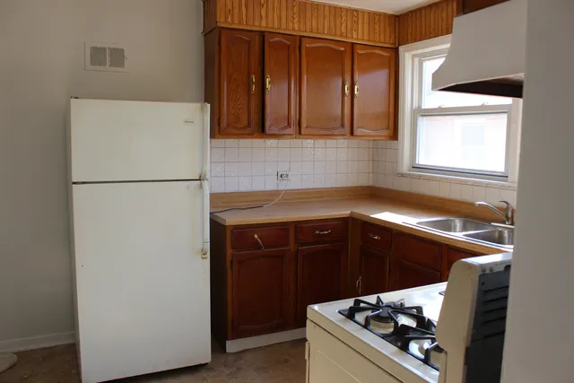 $1,850 | 9119 La Crosse Avenue, Unit 2B, Skokie, IL 60077